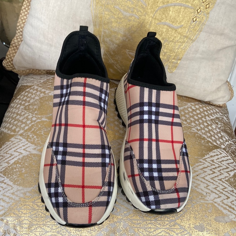 Designer inspired no brand size 7 scuffs